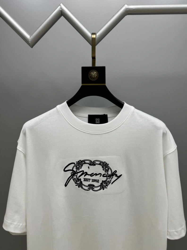 Gxvxnchy T-Shirts Lightweight 95473