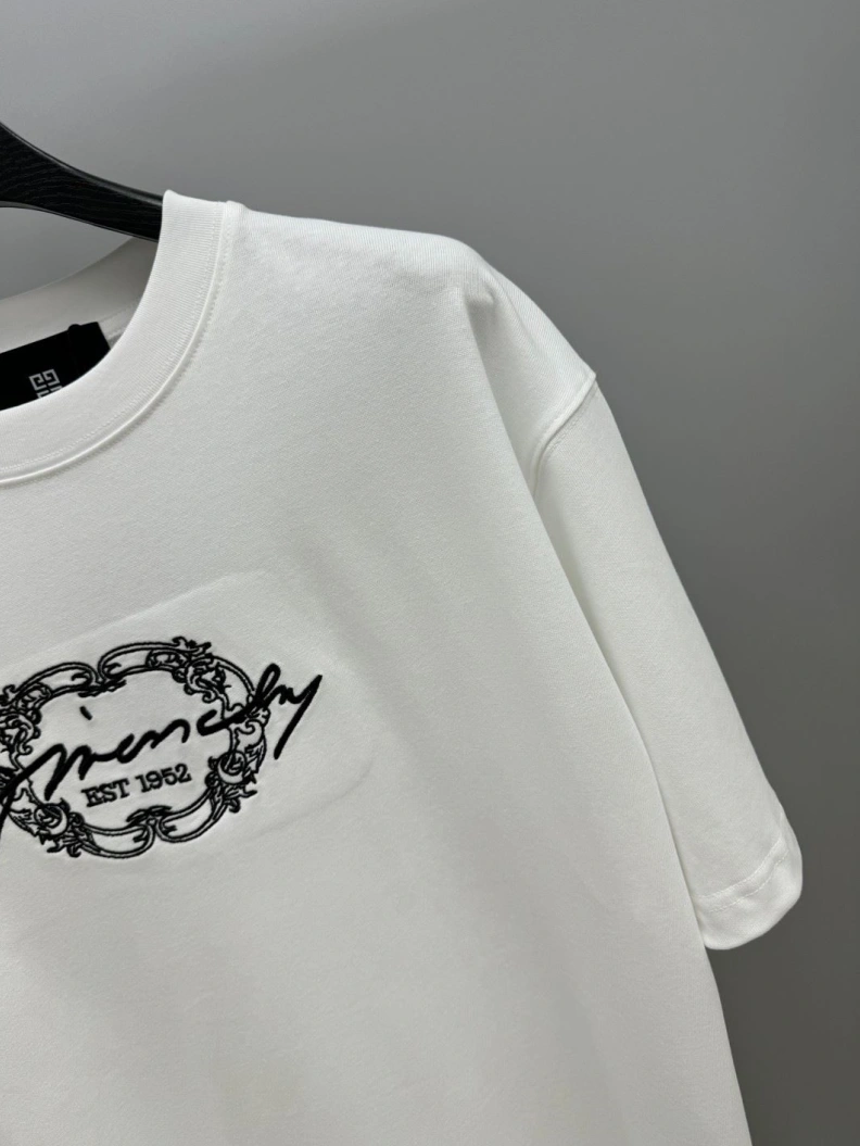 Gxvxnchy T-Shirts Lightweight 95473