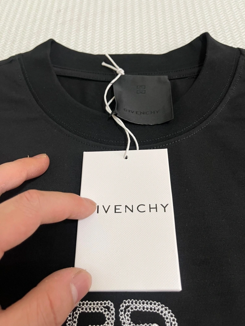 Gxvxnchy T-Shirts Bold 95475