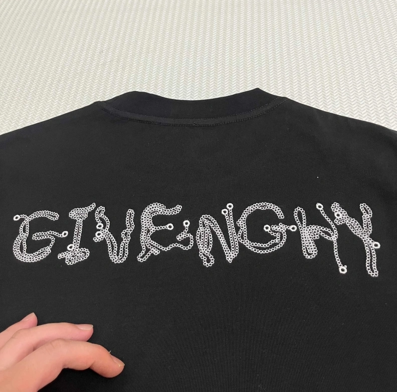 Gxvxnchy T-Shirts Bold 95475