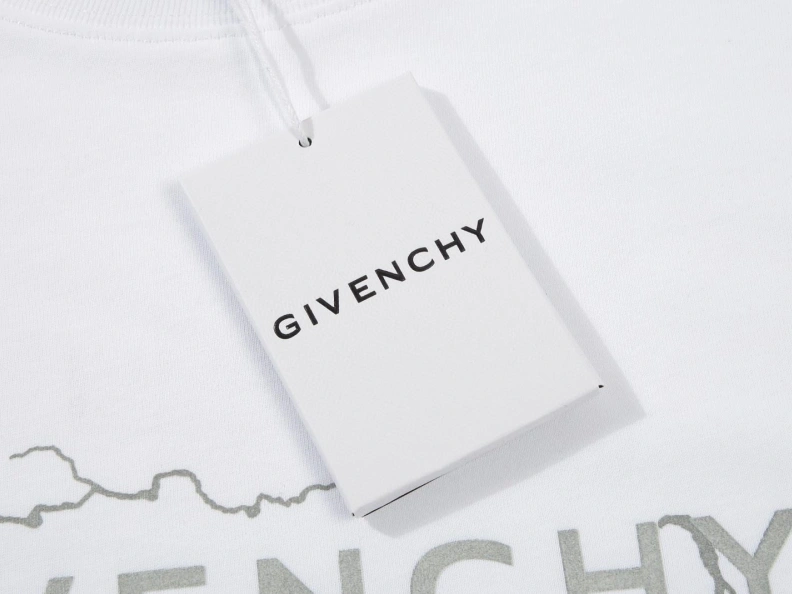 ModernLook Gxvxnchy T-Shirts 95453