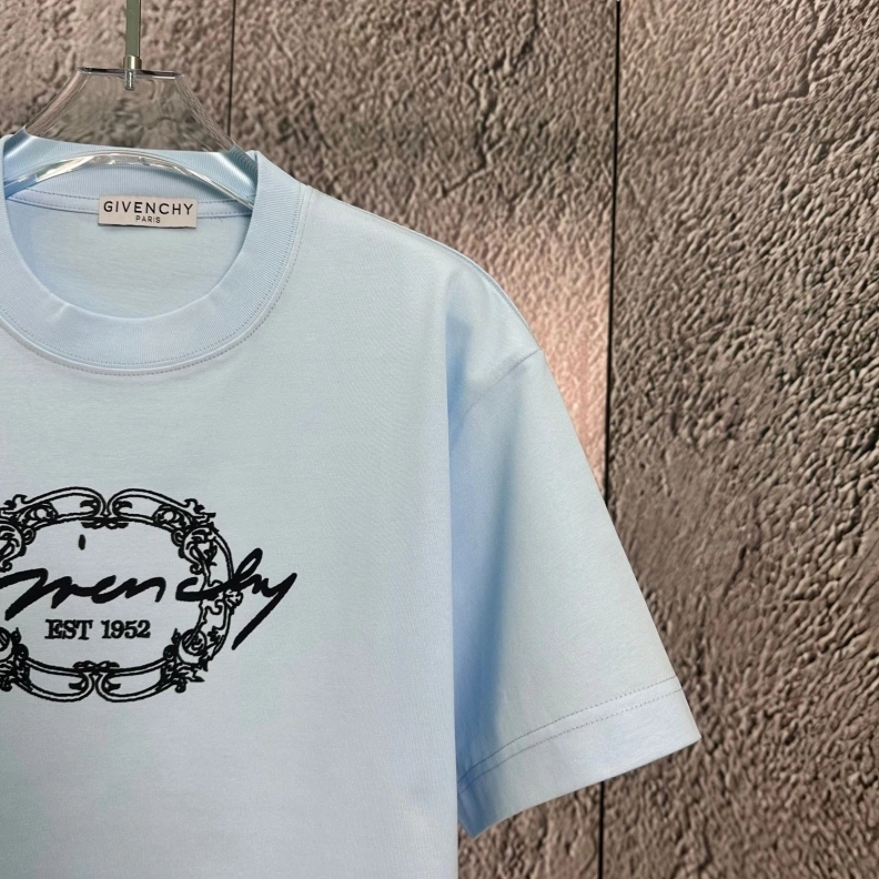 Gxvxnchy T-Shirts Versatile 95435