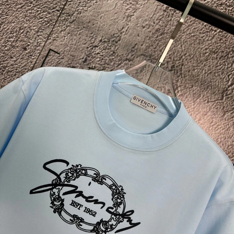 Gxvxnchy T-Shirts Versatile 95435