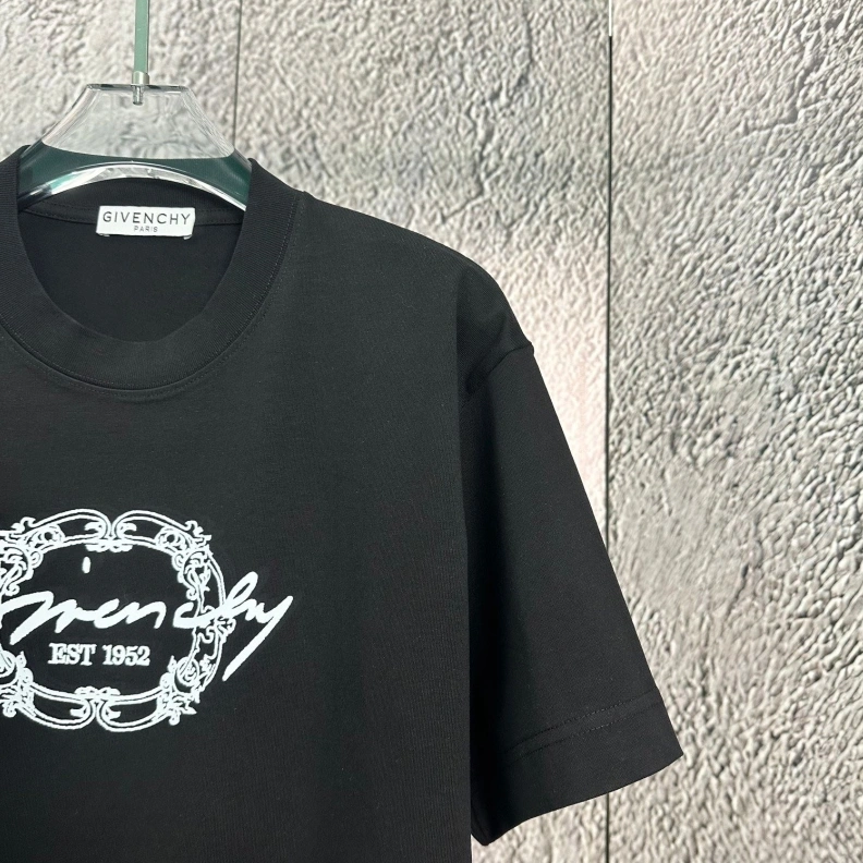 Gxvxnchy T-Shirts Versatile 95444