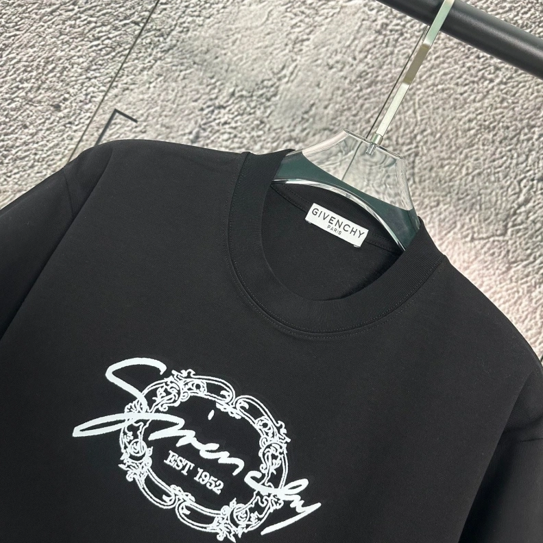 Gxvxnchy T-Shirts Versatile 95444