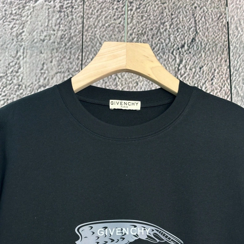 Sleek Gxvxnchy T-Shirts 95427