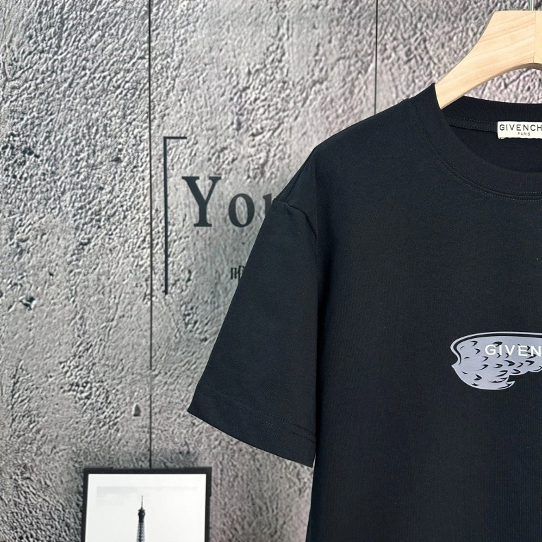 Sleek Gxvxnchy T-Shirts 95427