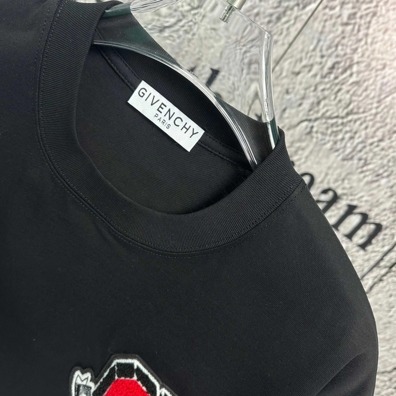Stylish Gxvxnchy T-Shirts 95426