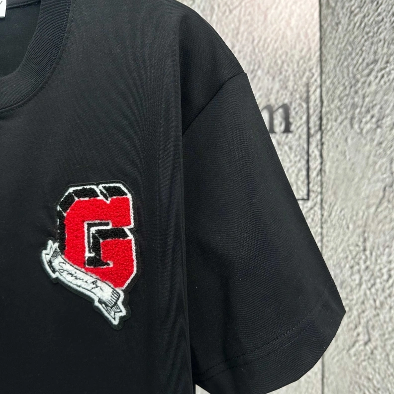 Stylish Gxvxnchy T-Shirts 95426