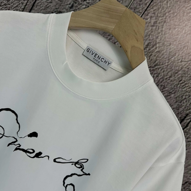 Gxvxnchy T-Shirts Versatile 95428