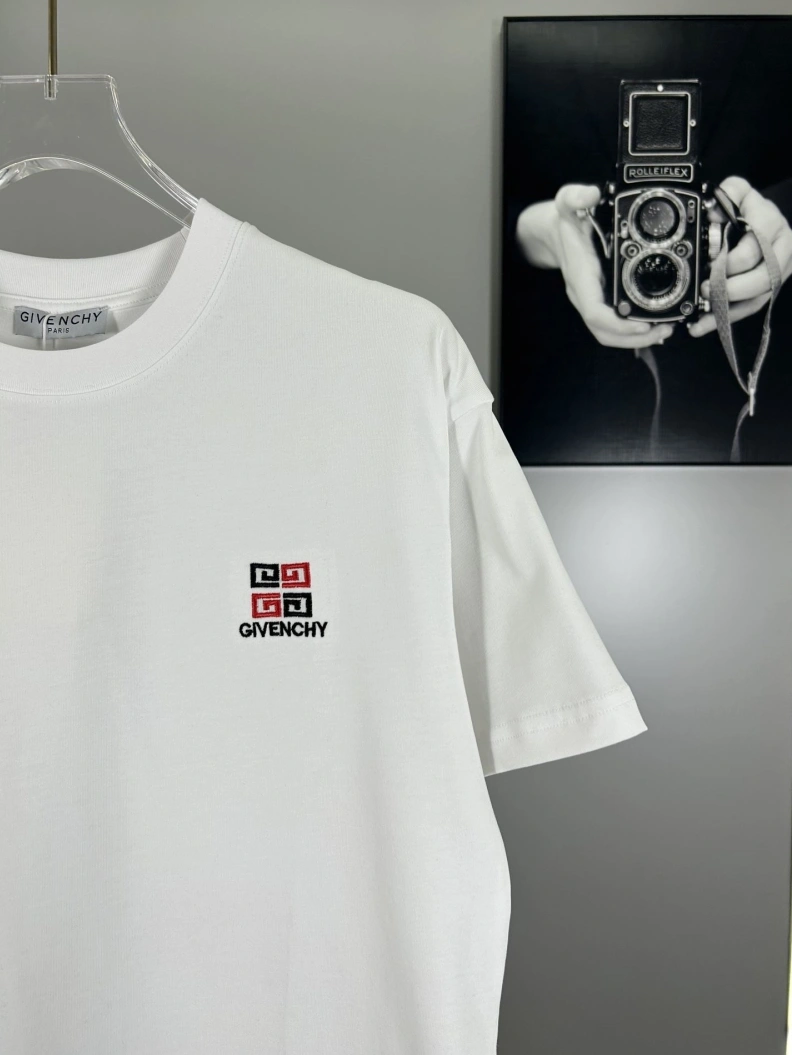 Stylish Gxvxnchy T-Shirts 95388