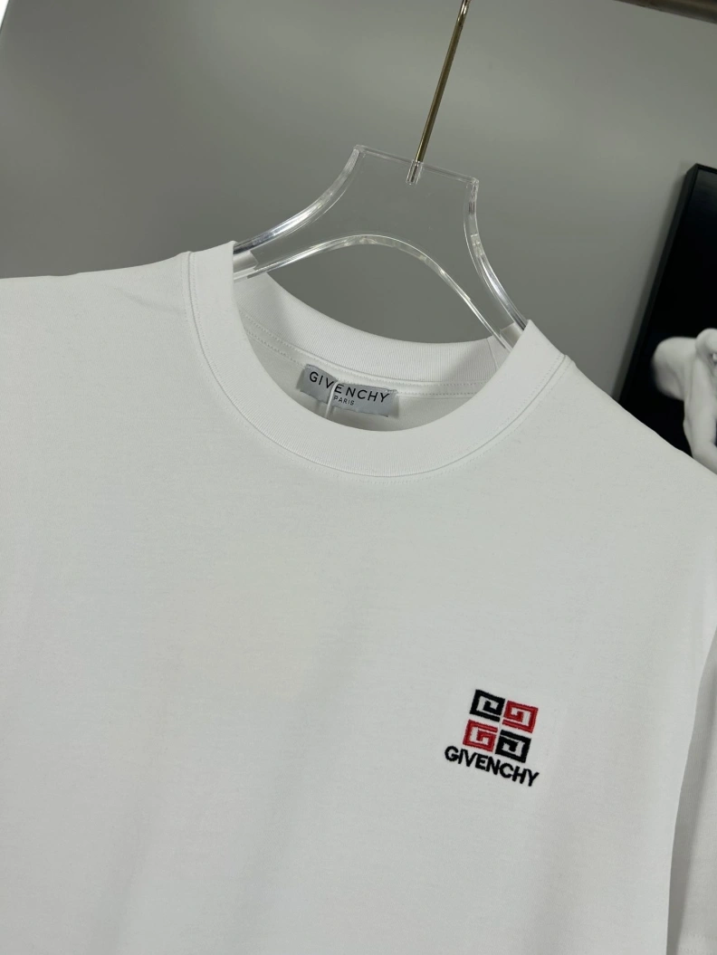 Stylish Gxvxnchy T-Shirts 95388