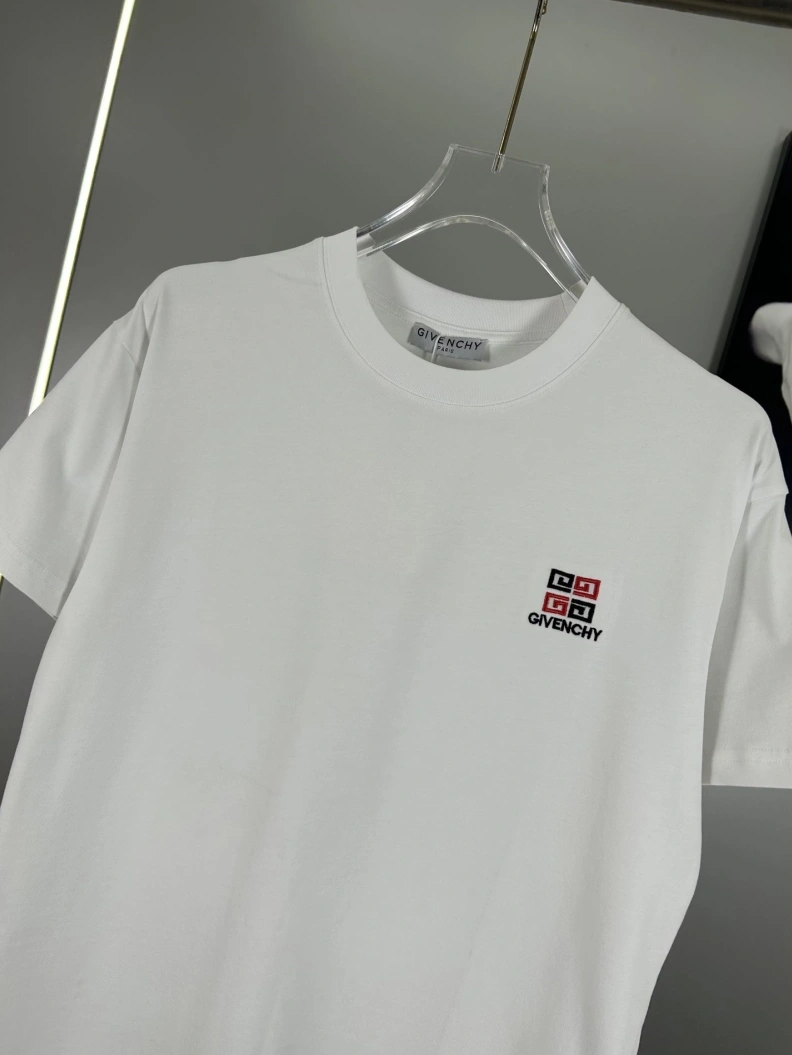 Stylish Gxvxnchy T-Shirts 95388