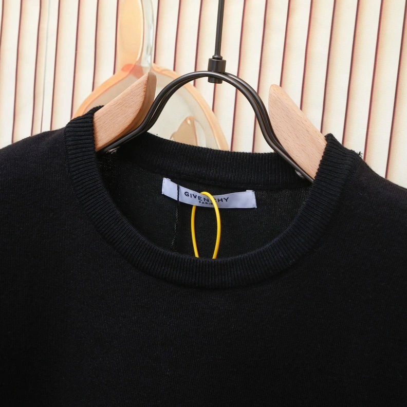 Bright Gxvxnchy T-Shirts 95398