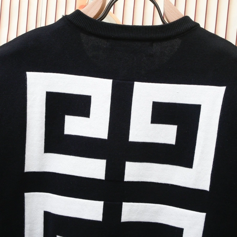 Bright Gxvxnchy T-Shirts 95398