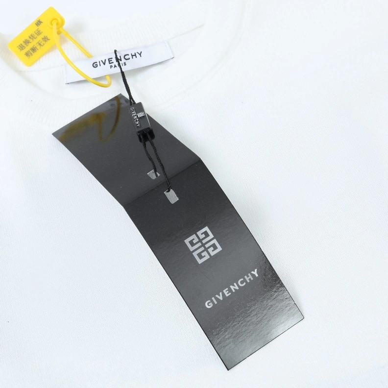 Fashionable Gxvxnchy T-Shirts 95401