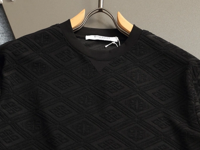 Gxvxnchy T-Shirts ModernLook 95432