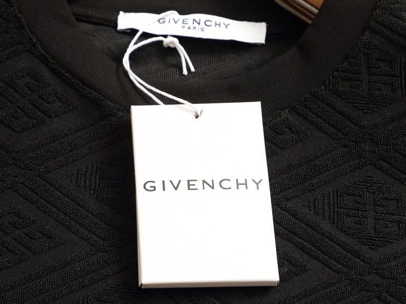 Gxvxnchy T-Shirts ModernLook 95432