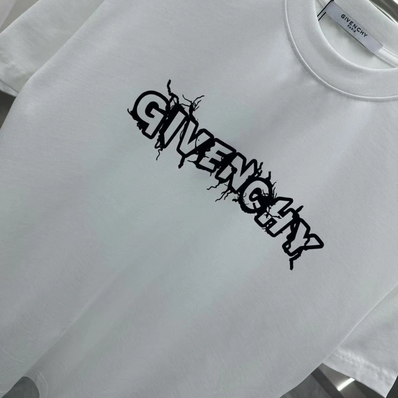 UrbanStyle Gxvxnchy T-Shirts 95357