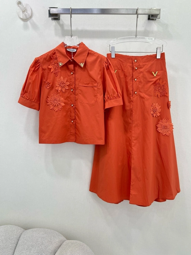Comfortable Vxlxntino sets 102944