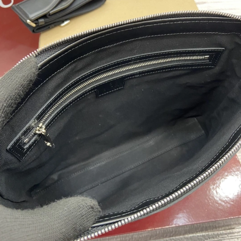 Cozy Gxccx Clutch Bags 33574