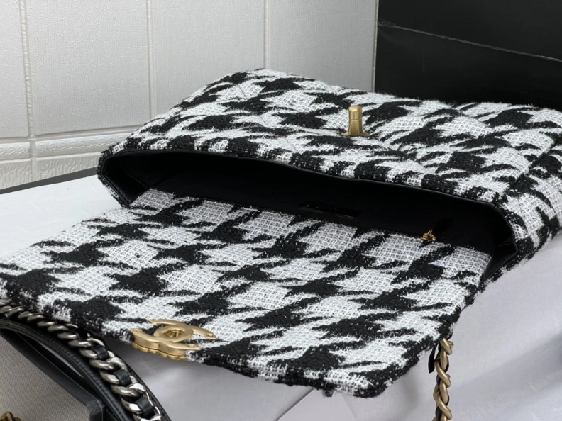 Refined Chxnxl 19 Bags 28570