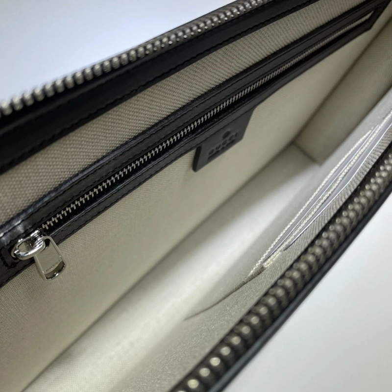 Resilient Gxccx Clutch Bags 48581