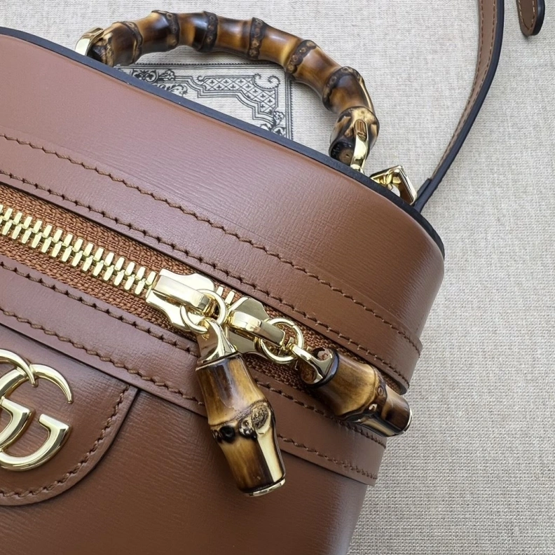 Resilient Gxccx Cosmetic Bags 46093