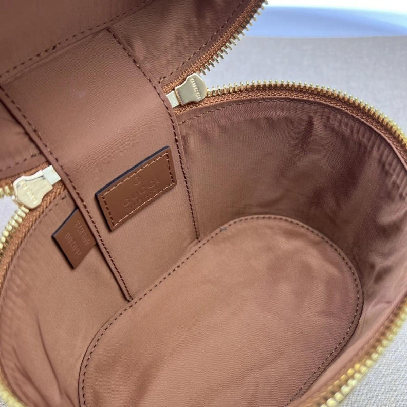 Resilient Gxccx Cosmetic Bags 46093