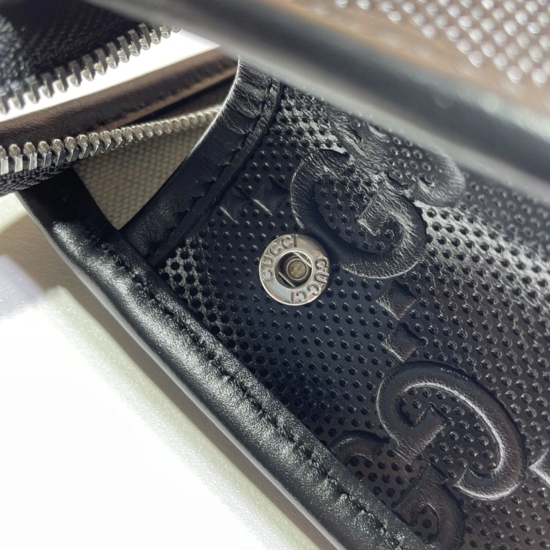 Flexible Gxccx Clutch Bags 46121