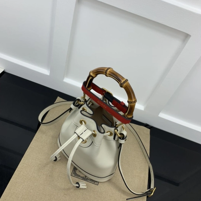 Bright Gxccx Bucket Bags 46123
