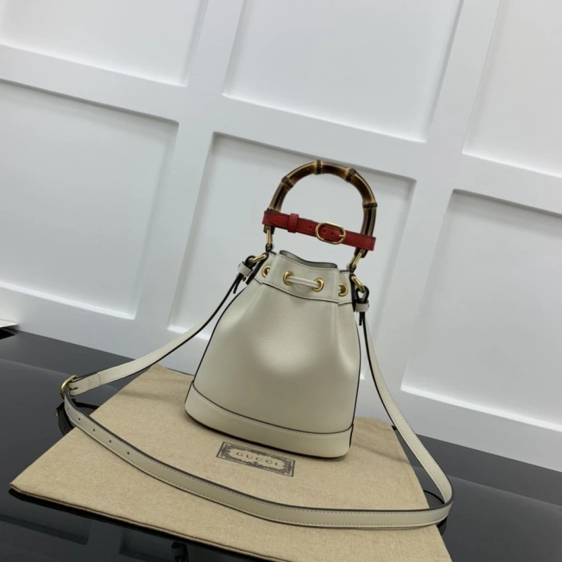 Bright Gxccx Bucket Bags 46123