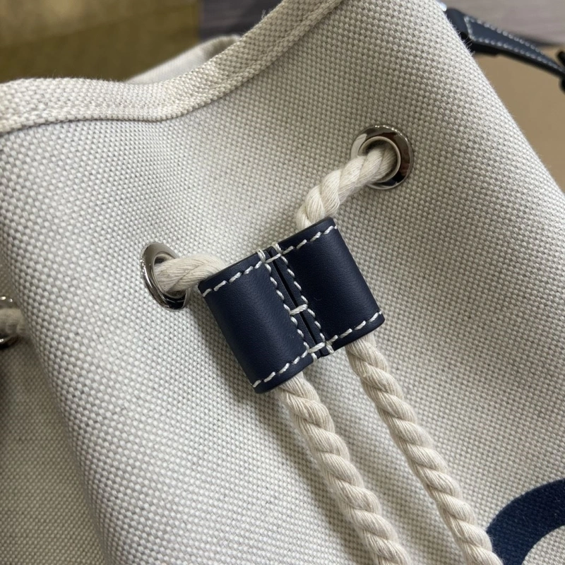 Bold Gxccx Bucket Bags 42857