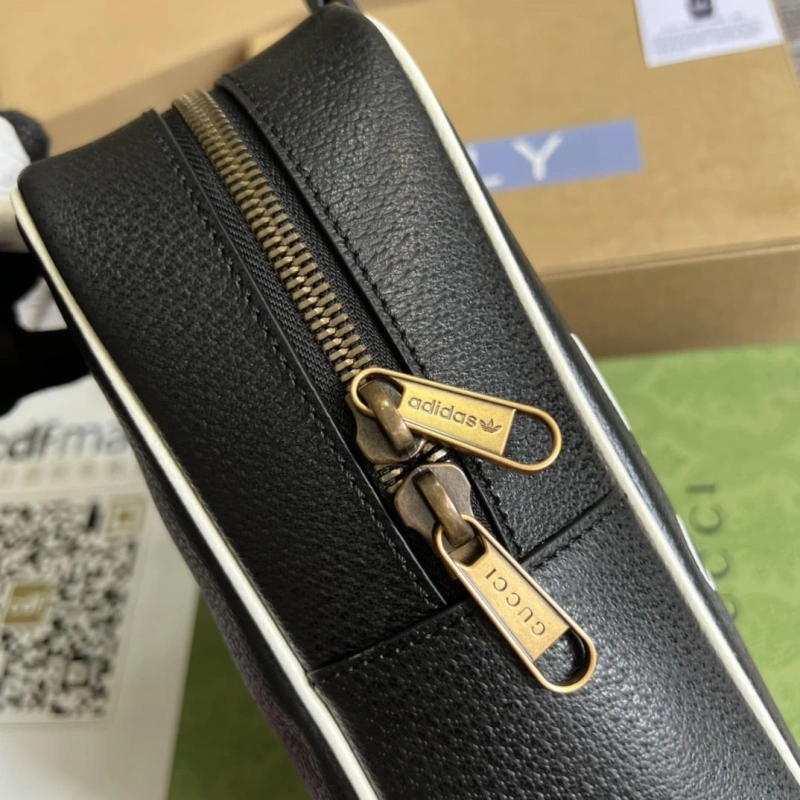 Sophisticated Gxccx Cosmetic Bags 42649