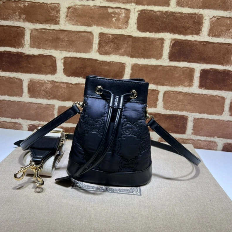 Gxccx Bucket Bags Bold 38224