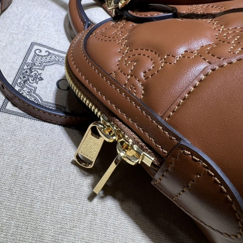 Resilient Gxccx Top Handle Bags 35999