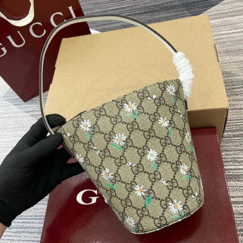 Gxccx Bucket Bags Modern 38181
