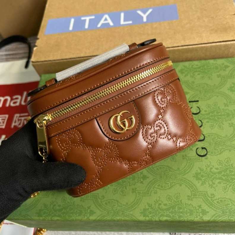 Trendsetting Gxccx Cosmetic Bags 38072