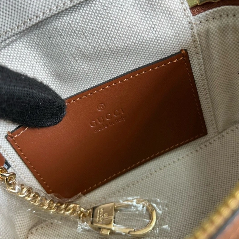 Trendsetting Gxccx Cosmetic Bags 38072
