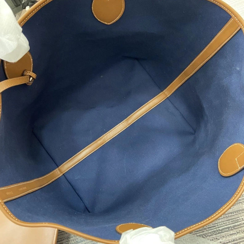 Compact Gxccx Shopping Bags 36612