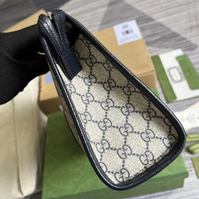 Comfortable Gxccx Clutch Bags 38136