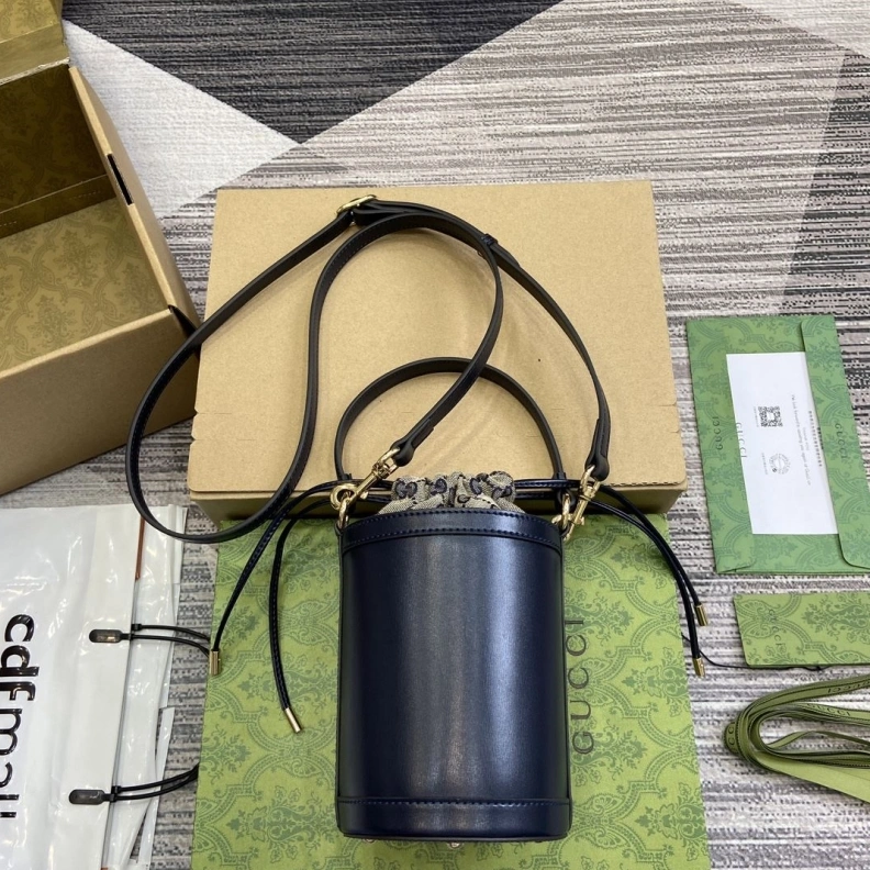 Resilient Gxccx Round Bags 38006