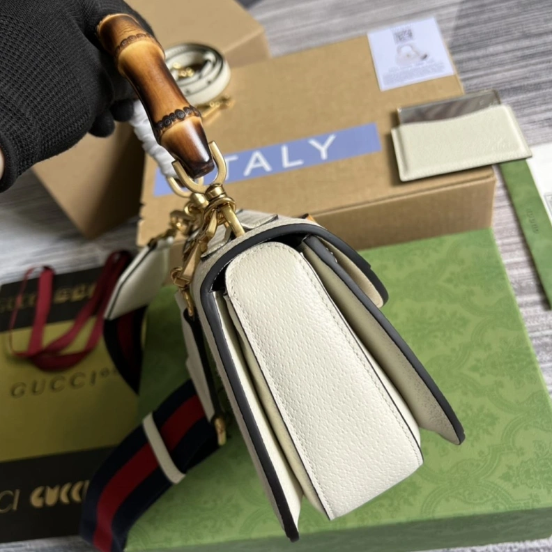 Stylish Gxccx Top Handle Bags 35727
