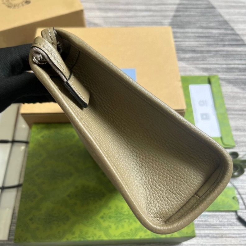 Flexible Gxccx Clutch Bags 38120