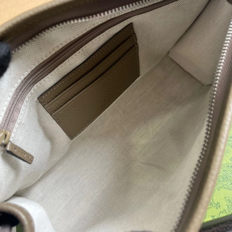 Flexible Gxccx Clutch Bags 38120