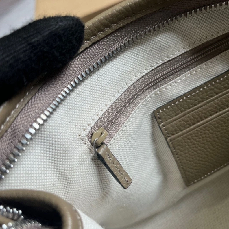 Flexible Gxccx Clutch Bags 38120