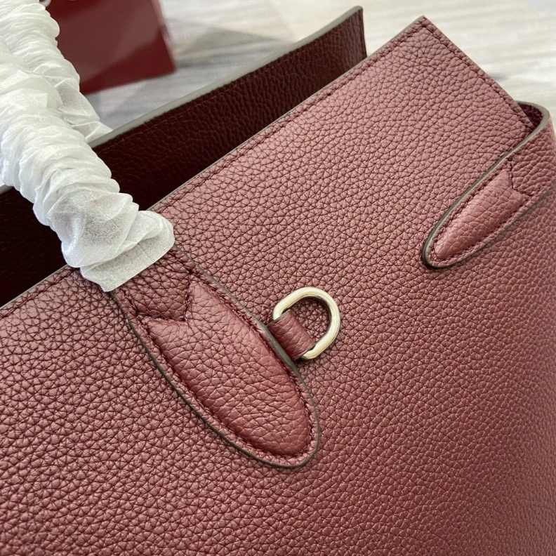 Resilient Gxccx Top Handle Bags 35390