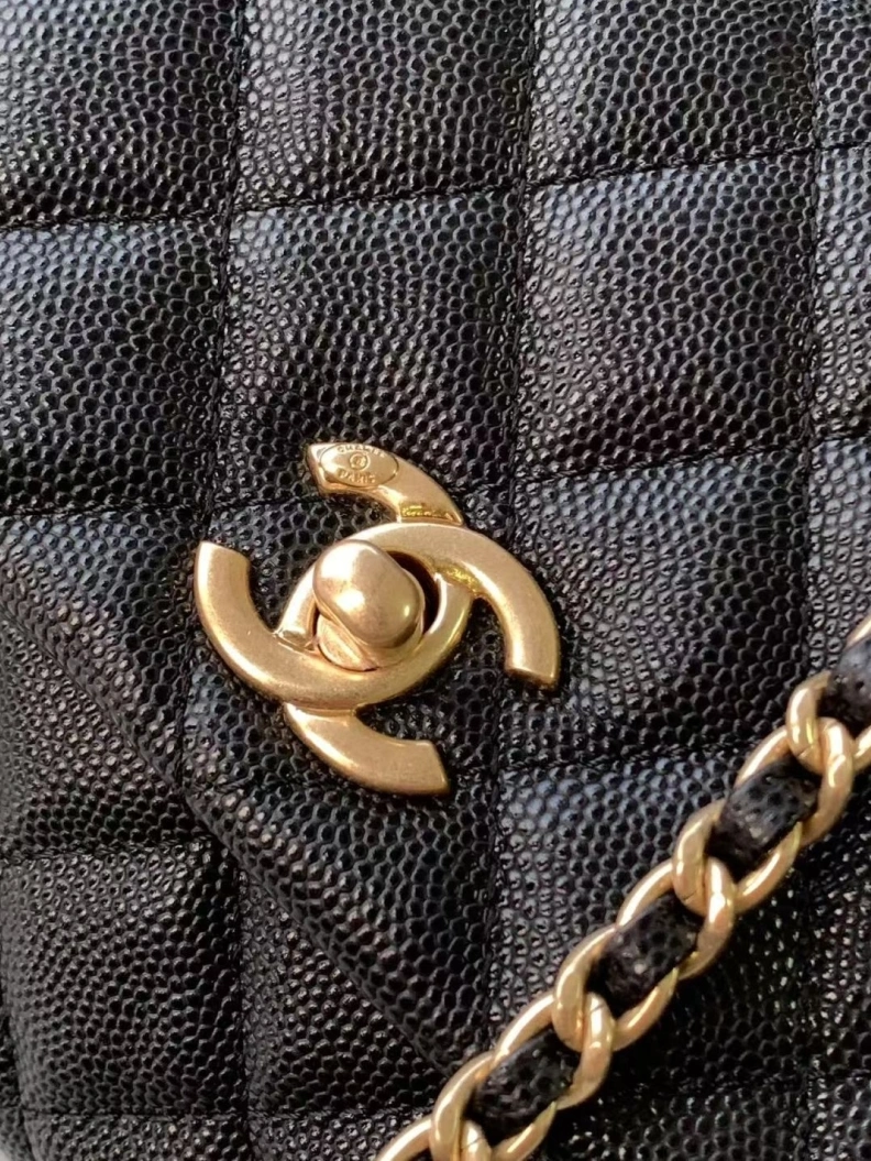 Resilient Chxnxl Top Handle Bags 29105