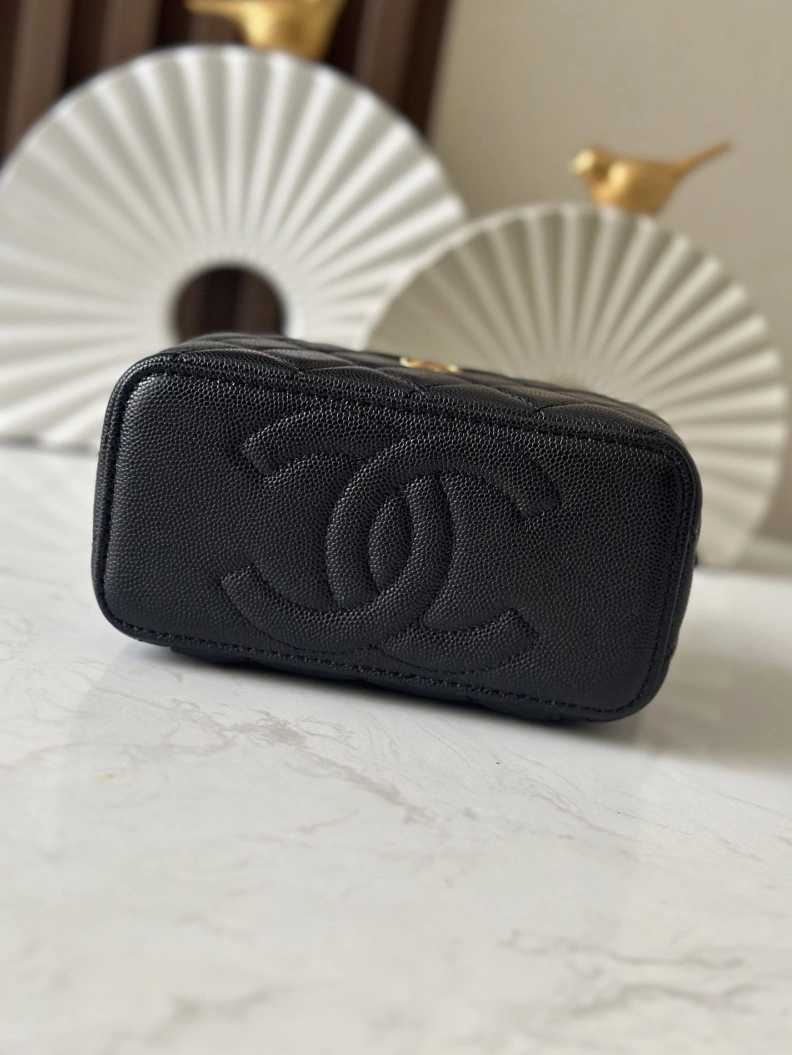 Vibrant Chxnxl Cosmetic Bags 29223