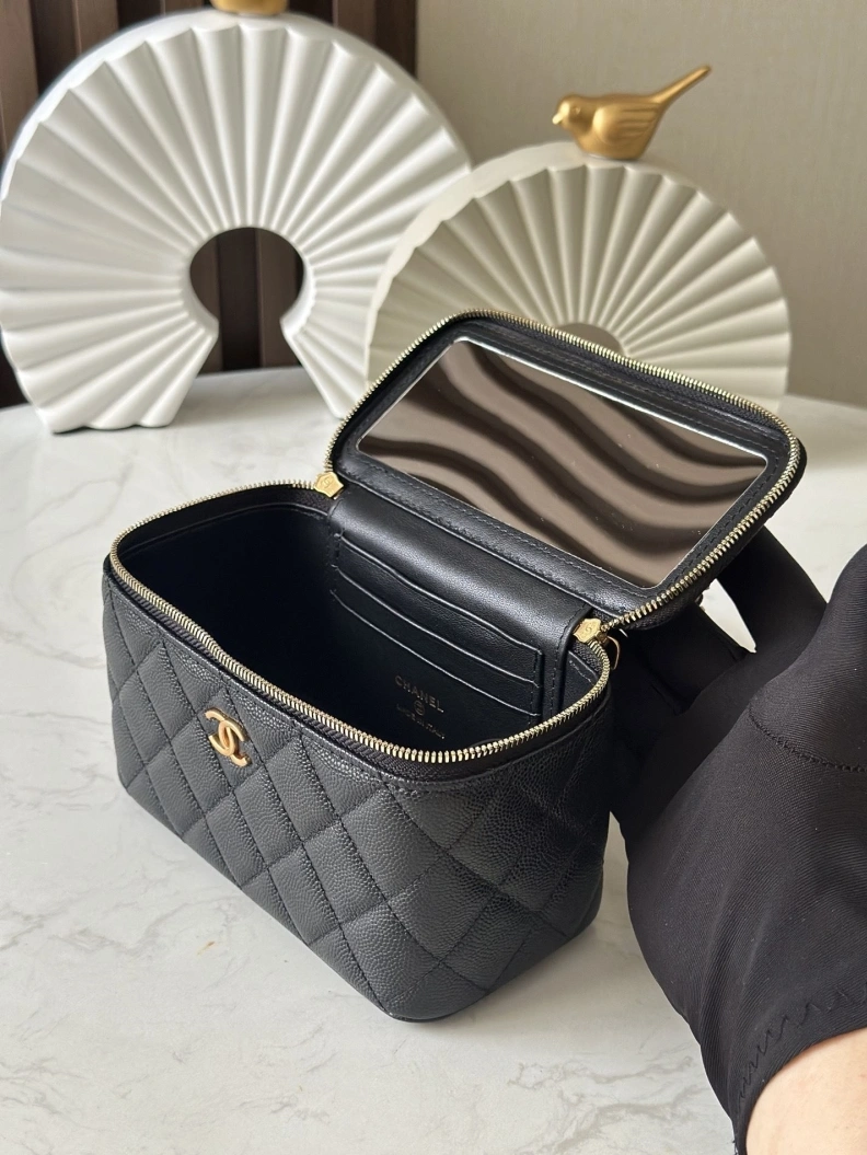 Vibrant Chxnxl Cosmetic Bags 29223